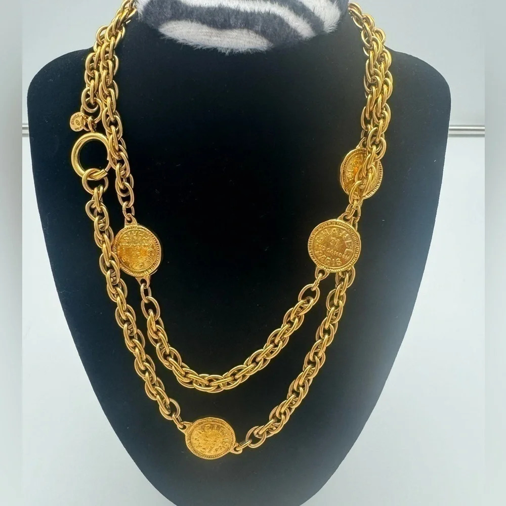 RARE CHANEL 31 RUE Cambon Medallion 
1980s medallion long link necklace w COA